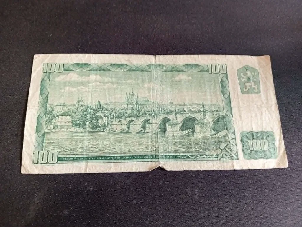 Billet tchécoslovaque 100 korún – République socialiste de Tchécoslovaquie – 1961 – billet de banque – vintage – recto ouvriers et verso pont Charles à Prague.webp