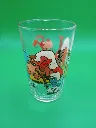 Verre Schtroumpfs 1993 – © Peyo – IMPS Brussels – Schtroumpf lançant un bâton au chien et autre Schtroumpf fâché – décor champignons géants