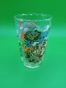 Verre Schtroumpfs 30 ans – © Peyo – IMPS – Schtroumpfs célébrant l’anniversaire autour du grand 30 et couronne de laurier – verre commémoratif