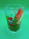 Verre Schtroumpfs 1984 – © Peyo – Bessetti – Grand Schtroumpf observant un Schtroumpf jouant au ballon avec la Schtroumpfette – maison champignon orange