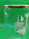 Verre humour allemand “Start zum Mond” – deux hommes montant vers la lune – seau renversé – personnage au sol – illustration vintage