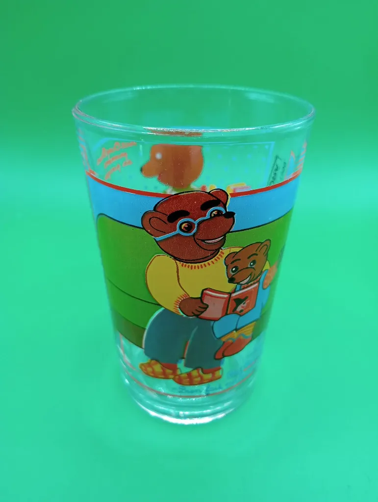 Verre Petit Ours Brun – poussette – ours lisant – décor familial – Amora 1999