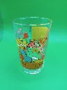 Verre The Simpsons 1999 – famille Simpson sur canapé – décor salon – Amora