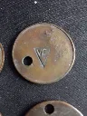 Jetons ouvriers S.V.C./A.C. – Société des Voies et Charbonnages – 1900‑1930 – jetons d’identification industrielle – vintage – métal patiné avec numéros frappés