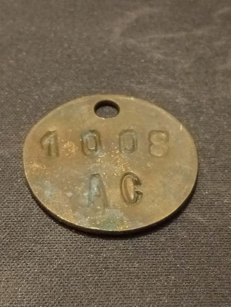 Jetons ouvriers S.V.C./A.C. – Société des Voies et Charbonnages – 1900‑1930 – jetons d’identification industrielle – vintage – métal patiné avec numéros frappés