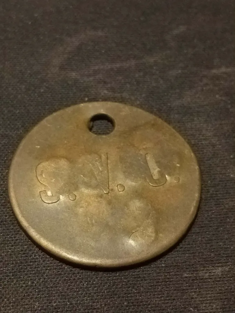 Jetons ouvriers S.V.C./A.C. – Société des Voies et Charbonnages – 1900‑1930 – jetons d’identification industrielle – vintage – métal patiné avec numéros frappés