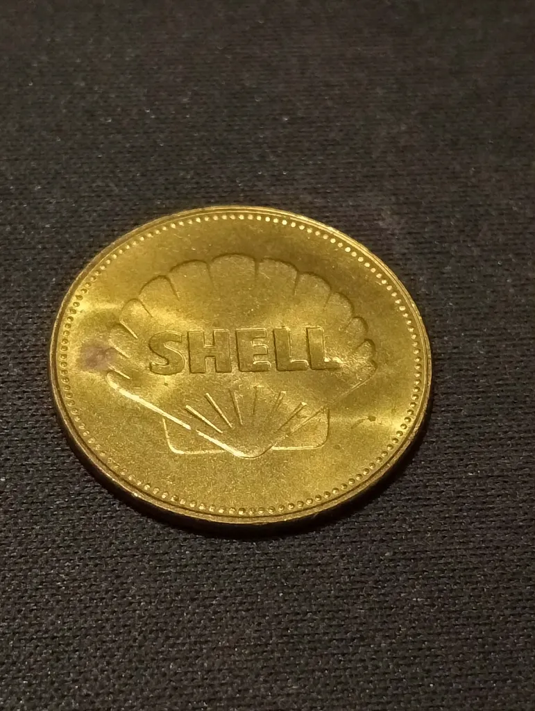 Médaille publicitaire Shell – série aviation 1969 – jeton 26 mm en laiton – logo Shell à l’avers – monoplan Blériot XI et inscription “Louis Blériot 1909” au revers