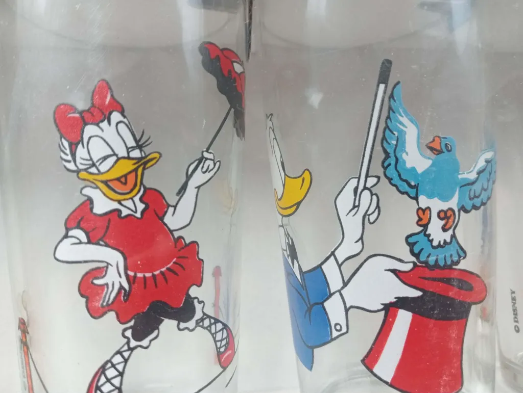 Set de 6 verres Disney – Verrerie Champenoise – 1980 – verres à orangeade de collection – vintage – boîte d'origine sous film plastique transparent sérigraphiée Verrerie Champenoise avec illustrations colorées de Donald Duck