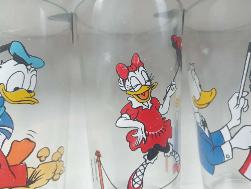 Set de 6 verres Disney – Verrerie Champenoise – 1980 – verres à orangeade de collection – vintage – boîte d'origine sous film plastique transparent sérigraphiée Verrerie Champenoise avec illustrations colorées de Donald Duck