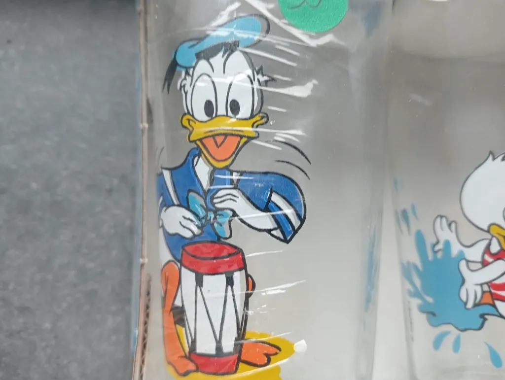 Set de 6 verres Disney – Verrerie Champenoise – 1980 – verres à orangeade de collection – vintage – boîte d'origine sous film plastique transparent sérigraphiée Verrerie Champenoise avec illustrations colorées de Donald Duck