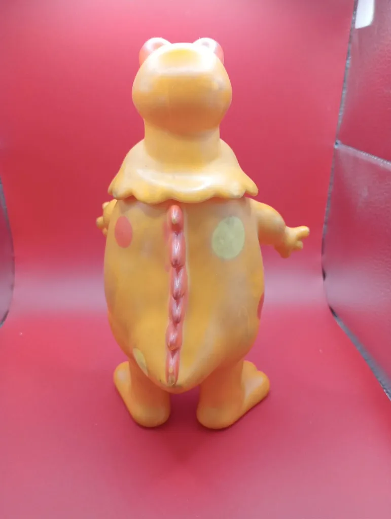 Figurine Casimir – Delacoste – 1970 – jouet pouet caoutchouc – vintage – peinture des pois effacée et main gauche trouée