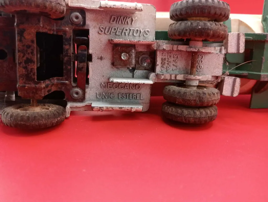 Dinky Supertoys 944 – Meccano England – Shell BP Fuel Tanker – camion citerne miniature – vintage – cabine blanche et toit jaune avec traces d’usure