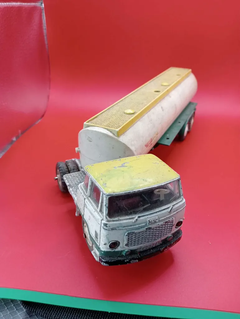 Dinky Supertoys 944 – Meccano England – Shell BP Fuel Tanker – camion citerne miniature – vintage – cabine blanche et toit jaune avec traces d’usure