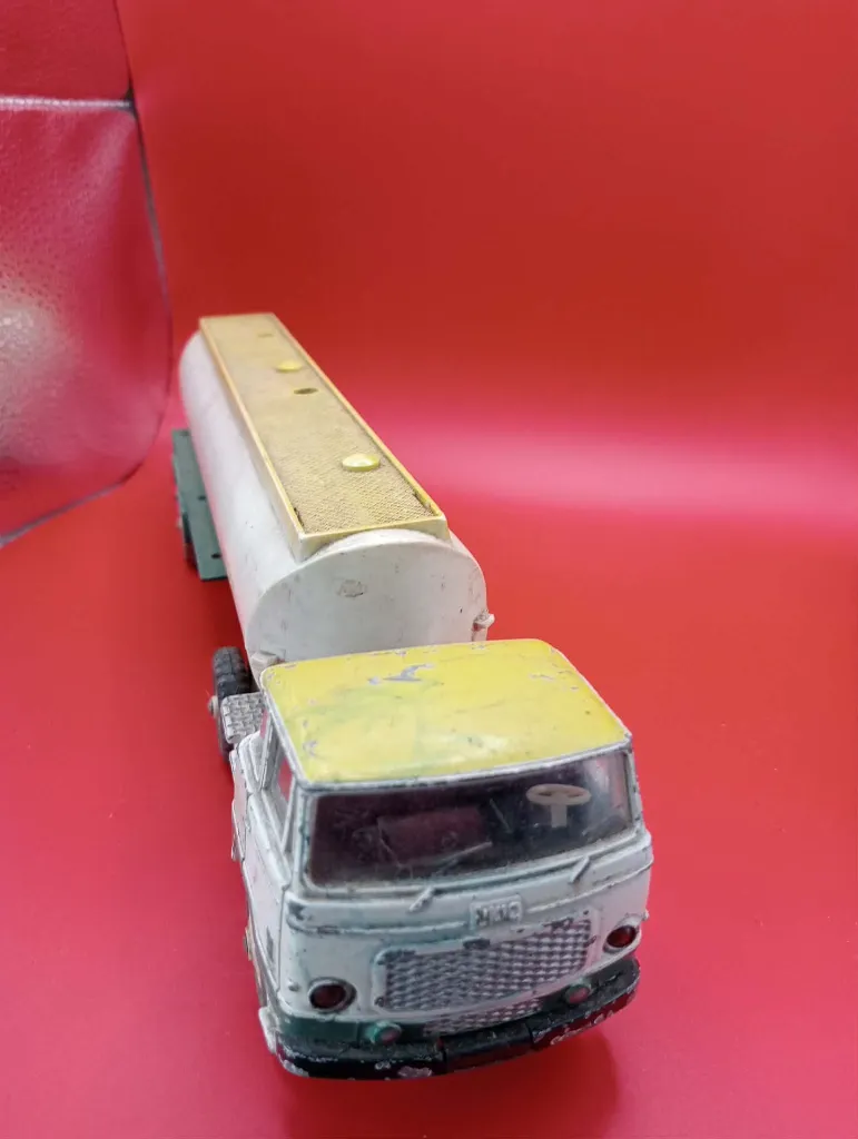 Dinky Supertoys 944 – Meccano England – Shell BP Fuel Tanker – camion citerne miniature – vintage – cabine blanche et toit jaune avec traces d’usure