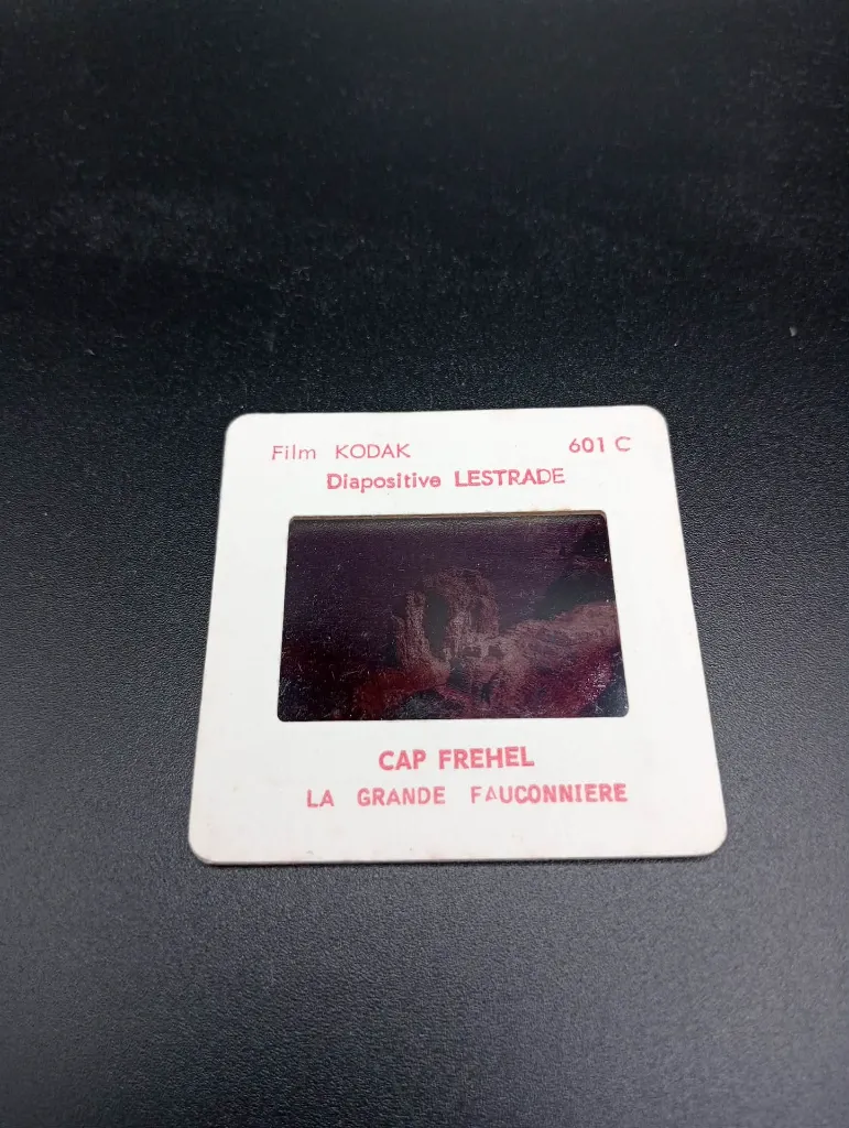 Diapositives Cap Fréhel – Lestrade – Film Kodak – série touristique – phare et falaises bretonnes – lot de 4 diapositives originales