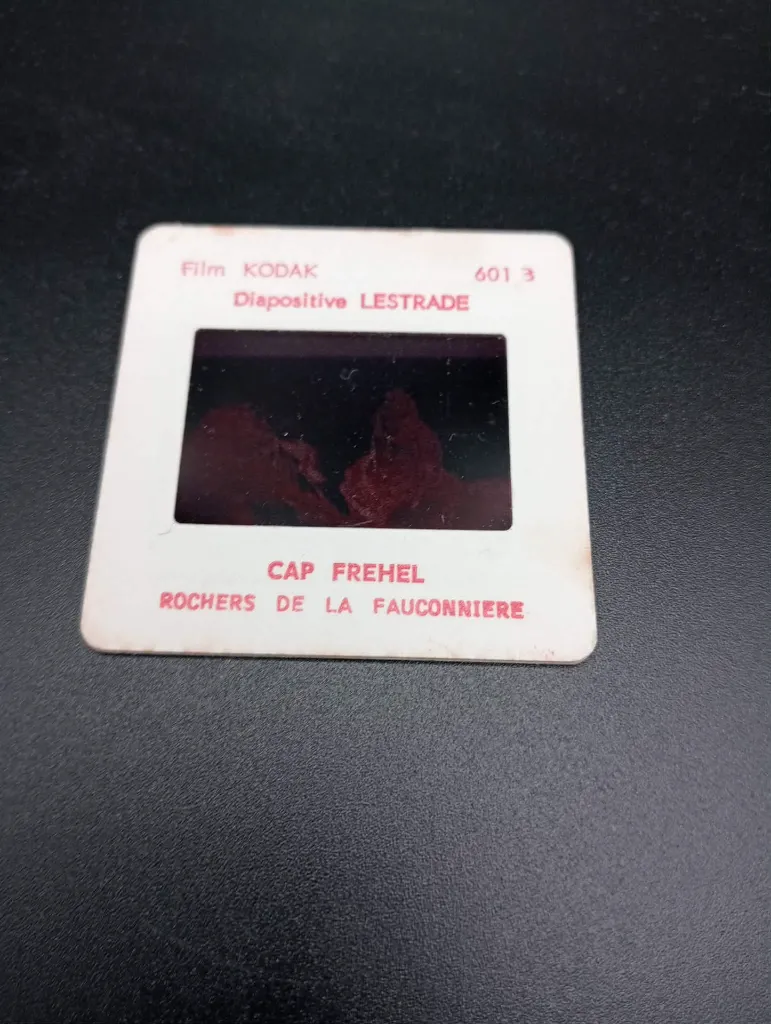 Diapositives Cap Fréhel – Lestrade – Film Kodak – série touristique – phare et falaises bretonnes – lot de 4 diapositives originales