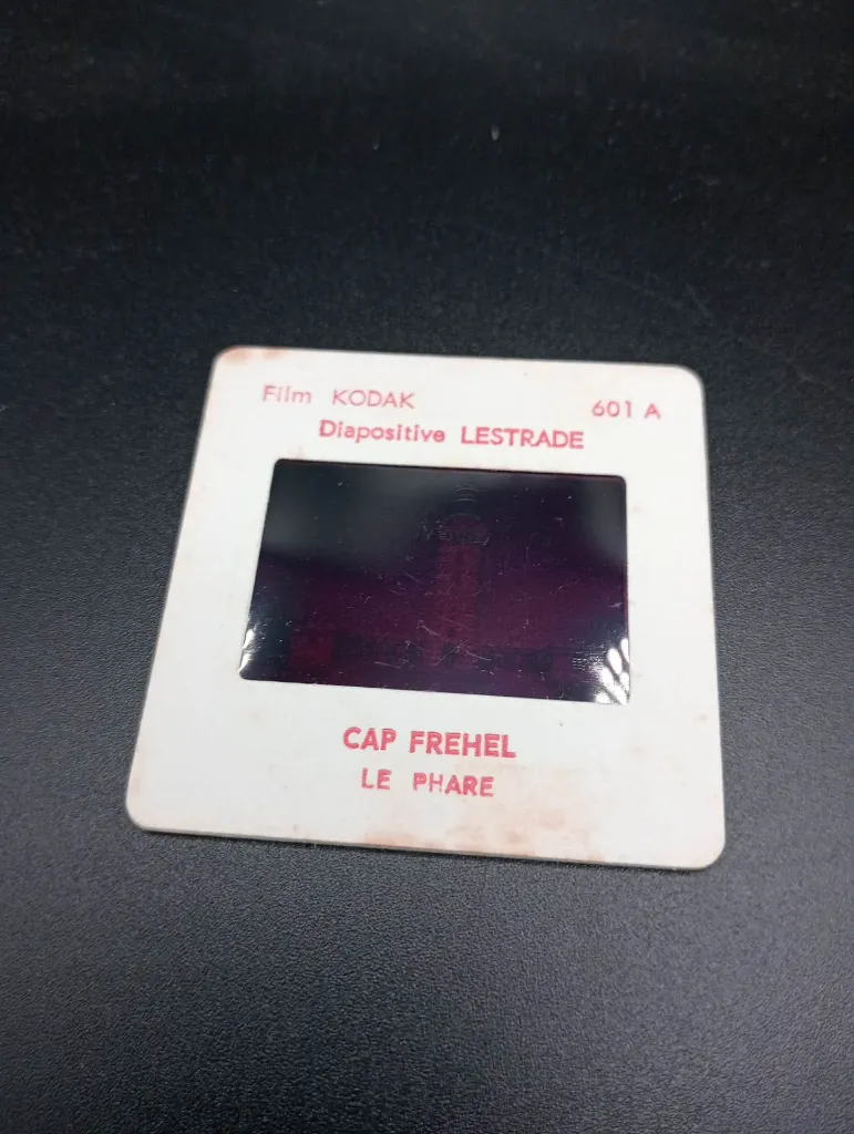 Diapositives Cap Fréhel – Lestrade – Film Kodak – série touristique – phare et falaises bretonnes – lot de 4 diapositives originales