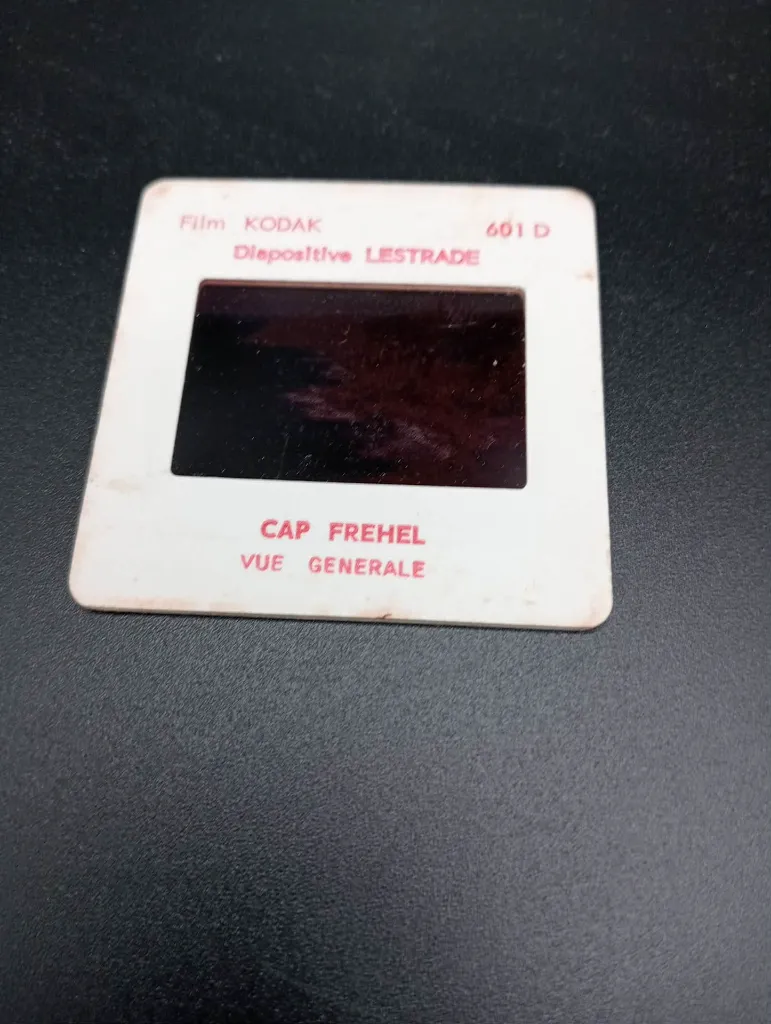 Diapositives Cap Fréhel – Lestrade – Film Kodak – série touristique – phare et falaises bretonnes – lot de 4 diapositives originales