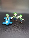 Lot de 3 figurines Luigi Nintendo – Luigi en kart bleu – Luigi debout – Luigi saluant – univers Mario Kart – figurines en plastique coloré – état d’usage