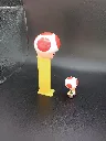 Lot de 2 figurines Toad Nintendo – distributeur PEZ Toad jaune – figurine Toad miniature – univers Super Mario Bros – plastique coloré – état d’usage