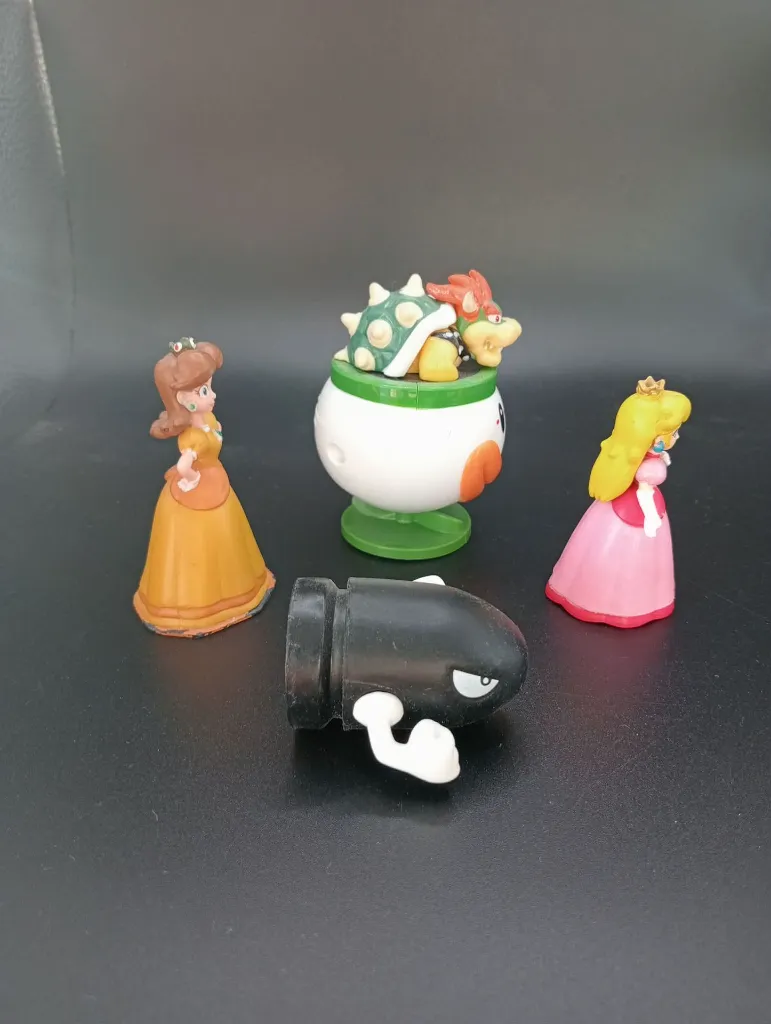 Lot de 4 figurines Nintendo Super Mario – Bowser dans son Clown Car – Princesse Peach – Princesse Daisy – Bullet Bill noir – figurines en plastique coloré – collection univers Mario