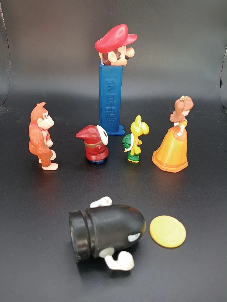 Lot Mario – tête Mario sur support bleu – Donkey Kong – Koopa jaune – Shy Guy rouge – Princesse Daisy – Bill Balle noir et pièce jaune – figurines en plastique