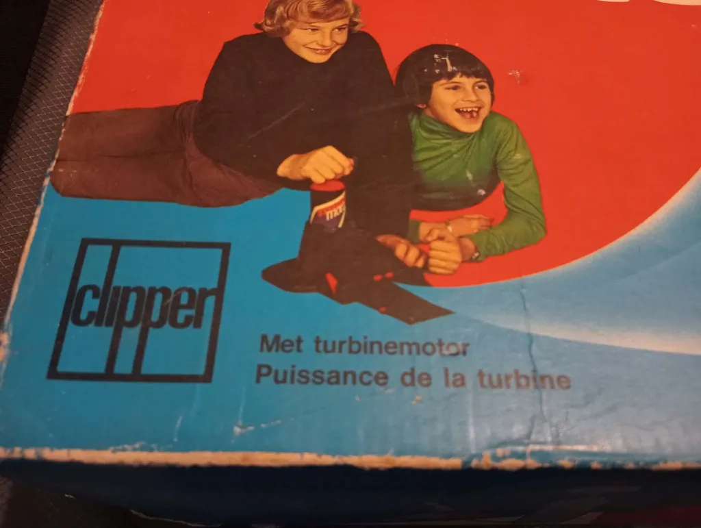 Jeu Turbo Moto Stunt Set Clipper vintage avec pompe à air, rampe noire, supports bleus et boîte d'origine, ensemble incomplet avec véhicule de cascade manquant