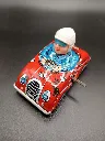 Voiture de course Sanko numéro 26 en tôle lithographiée Made in Japan avec pilote casqué et mécanisme à clé, jouet vintage de collection