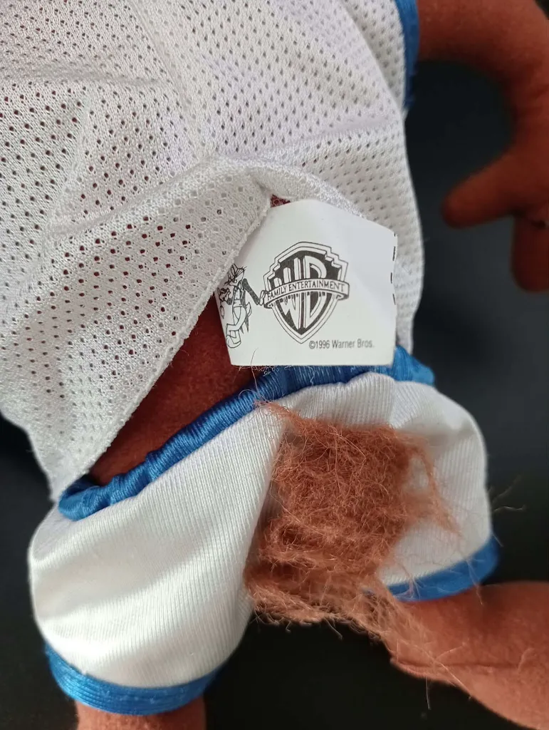Peluche Taz Space Jam 1996 Warner Bros et McDonald's avec maillot de basket blanc et bleu, étiquette d'origine présente