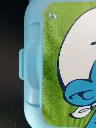 Boîte à sandwich Schtroumpf Gourmand Peyo 2013 en plastique bleu avec fermetures latérales et illustration couleur du personnage tenant un sandwich