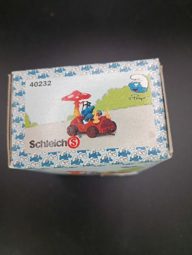 Boîte vide Schleich 40232 – Peyo – emballage Super Schtroumpf – voiture champignon – objet de collection – carton illustré avec traces d’usage