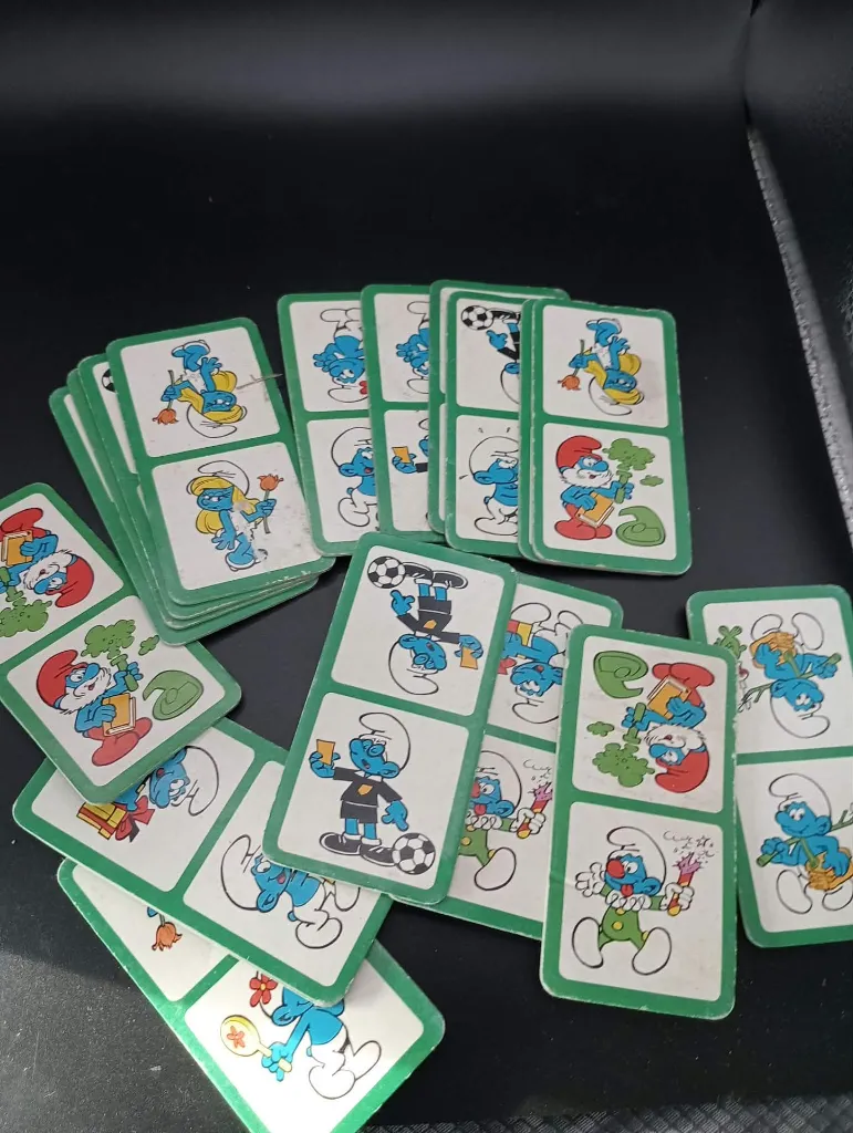 Jeu de dominos Schtroumpfs – Ravensburger – 1983 – jeu illustré Peyo – vintage – lot incomplet de 18 dominos sur 36 avec traces d’usage