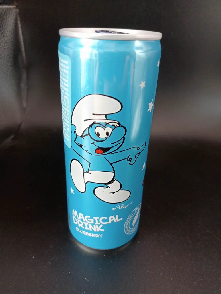 Canette pleine Magical Drink Blueberry – Grand Schtroumpf – 2015 – boisson gazeuse à la myrtille – Peyo – objet de collection non consommable