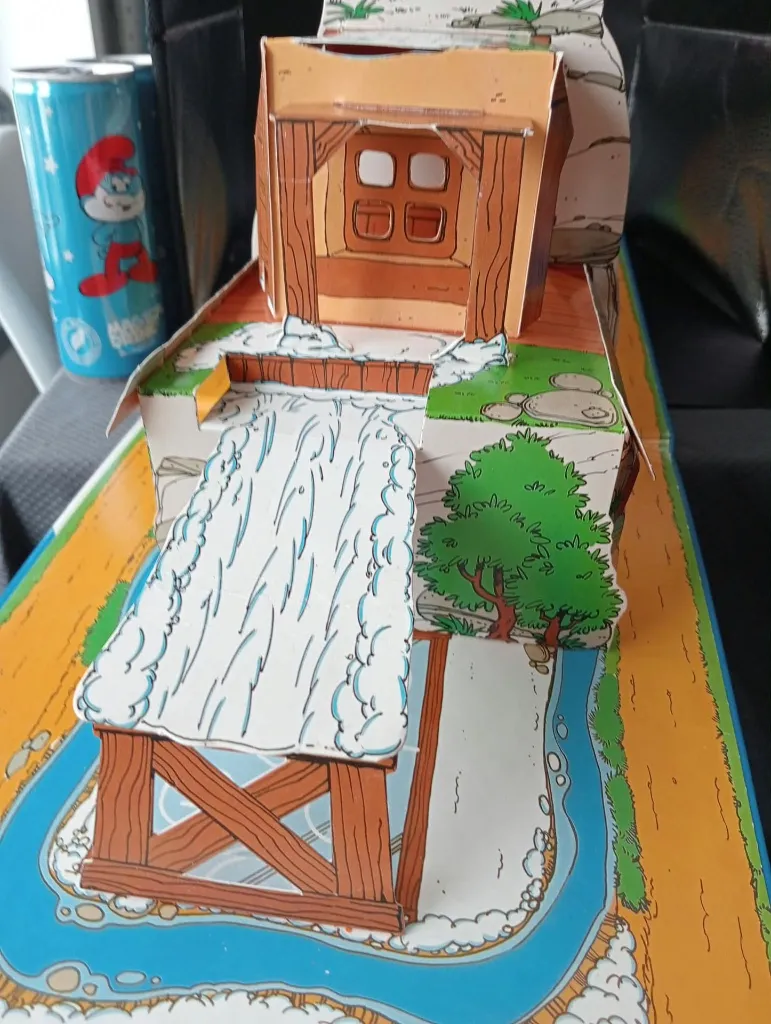 Schtroumpforama Pop-Up n°2 – Schleich 41102 – 1983 – aire de jeux Sport-Stadion – décor cartonné dépliant – sans figurines – boîte d’origine usée