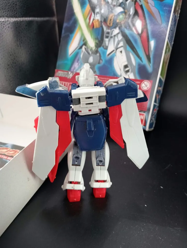 Kit épave Wing Gundam XXXG-01W Bandai 1995 à l’échelle 1/144, maquette montée incomplète avec bouclier et boîte d’origine, pour pièces, custom ou restauration