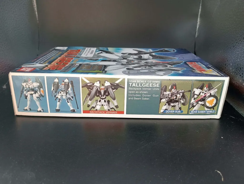 Maquette Tallgeese OZ-00MS Gundam Wing Bandai 1995 échelle 1/144 montée avec canon, bouclier, boîte, notice et pièces restantes sur grappes