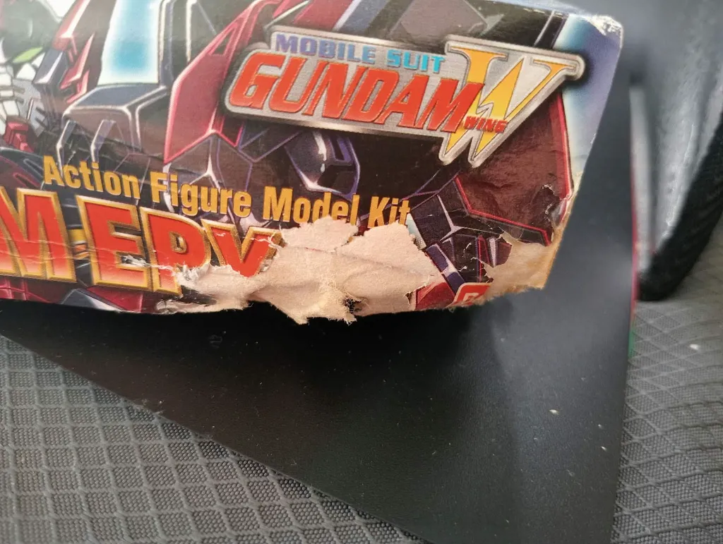 Gundam Epyon OZ-13MS – Bandai 1995 – maquette Gundam Wing 1/144 montée complète – armure rouge et noire – boîte d’origine