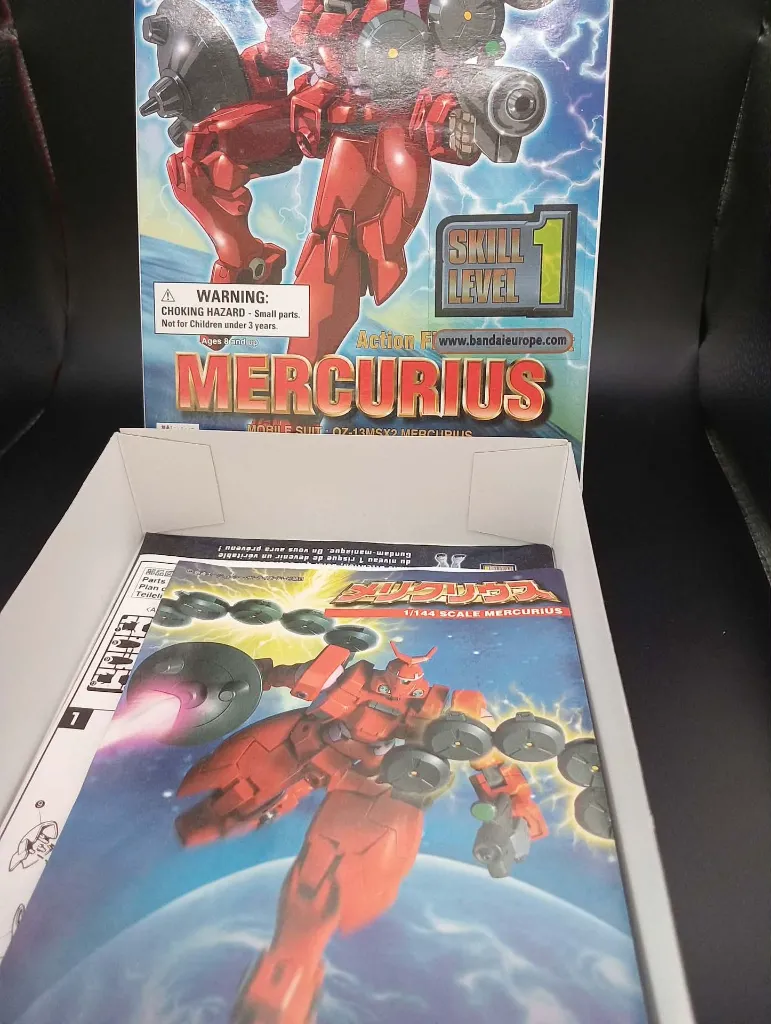Maquette Gundam Mercurius OZ-13MSX2 Bandai 1995 échelle 1/144, montée en rouge avec arme, bouclier, boîte et notice d’origine