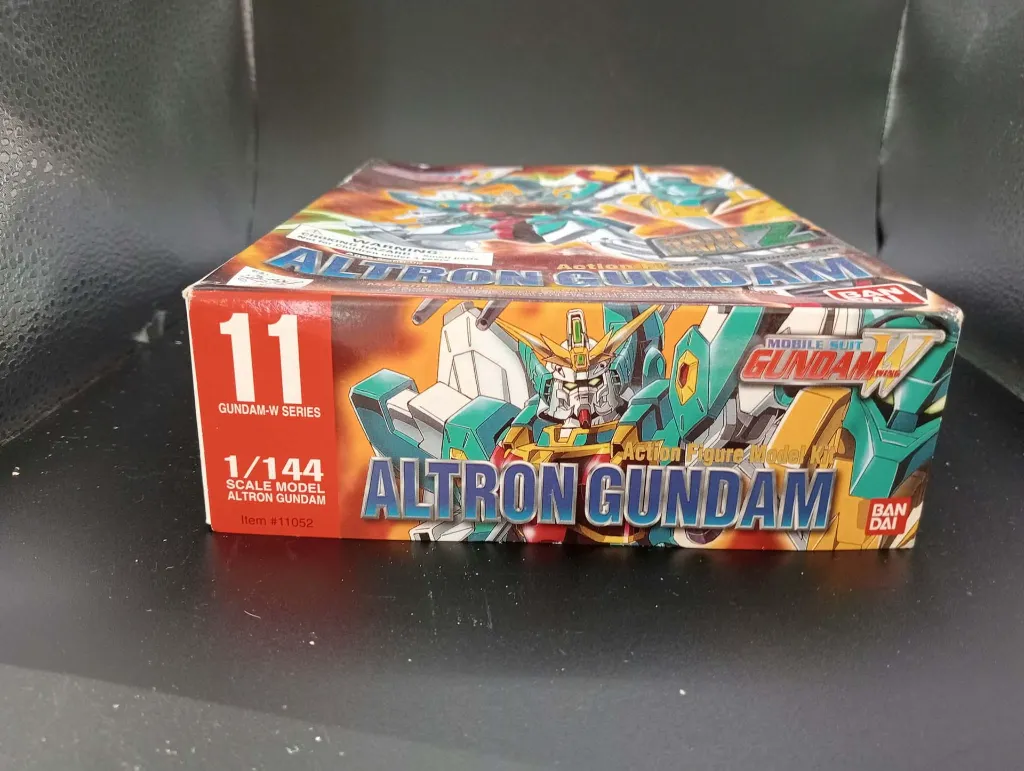 Figurine Altron Gundam XXXG-01S2 Bandai 1995 à l’échelle 1/144, maquette montée complète avec Dragon Fangs, trident, boîte et notice d’origine