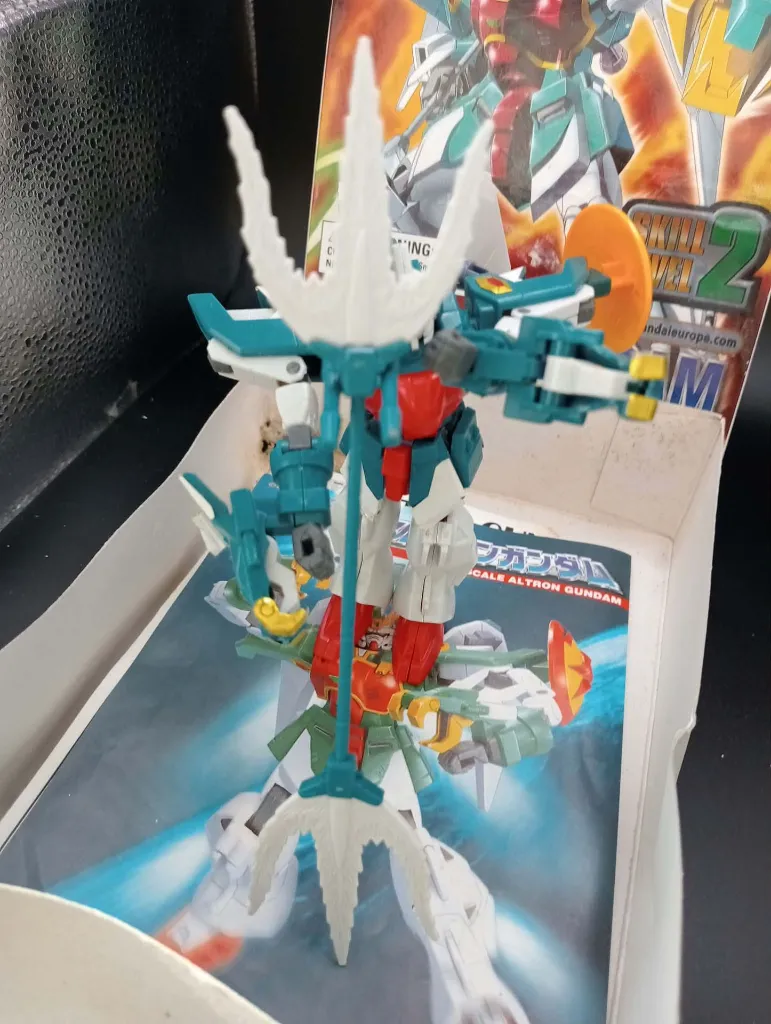 Figurine Altron Gundam XXXG-01S2 Bandai 1995 à l’échelle 1/144, maquette montée complète avec Dragon Fangs, trident, boîte et notice d’origine