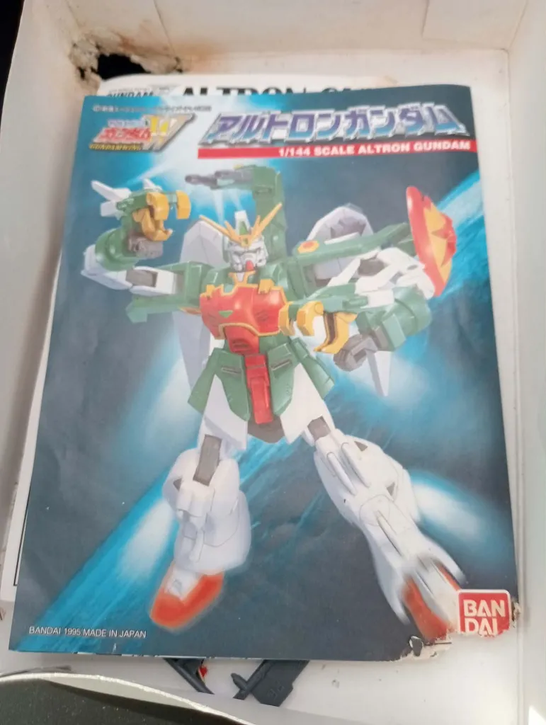 Figurine Altron Gundam XXXG-01S2 Bandai 1995 à l’échelle 1/144, maquette montée complète avec Dragon Fangs, trident, boîte et notice d’origine