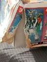 Wing Gundam Zero XXXG-00W0 Bandai 1995 – maquette 1/144 montée complète – Twin Buster Rifle et ailes présents – boîte d’origine fortement abîmée