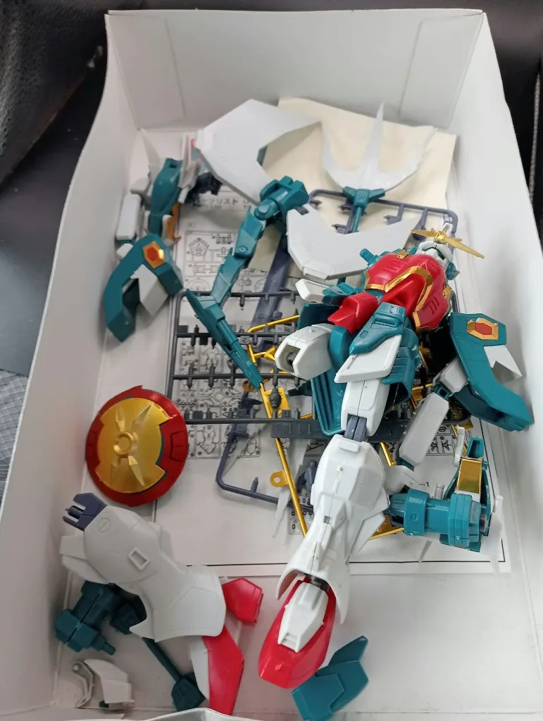 Altron Gundam XXXG-01S2 HG Bandai 1995 à l’échelle 1/100, maquette montée avec trident, bouclier, pièces restantes, boîte et notice d’origine