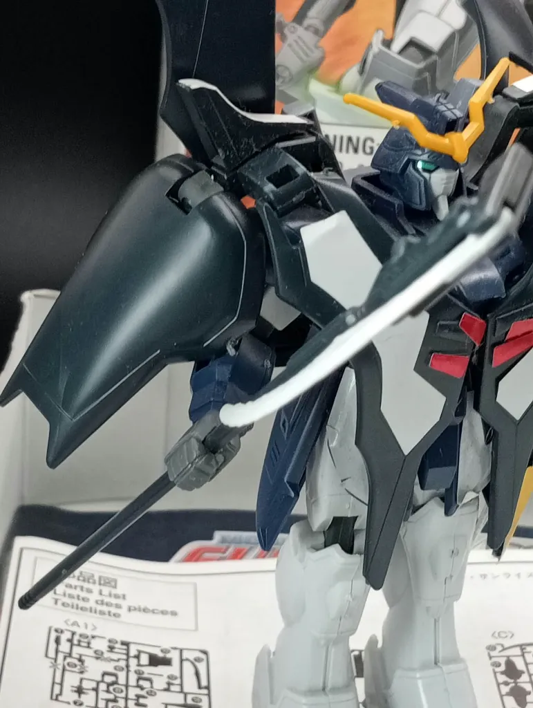 Gundam Deathscythe Hell XXXG-01D2 Bandai 1995 à l’échelle 1/144, maquette montée noire et blanche avec Active Cloak, boîte et notice d’origine