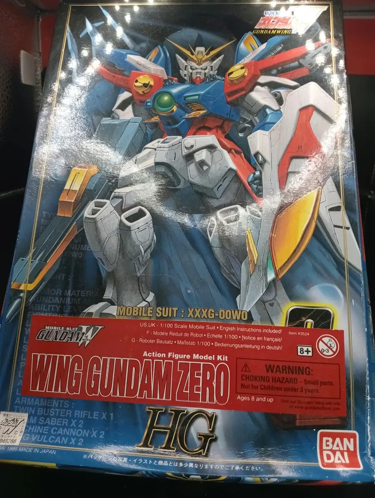 Gundam Wing Zero XXXG-00W0 HG Bandai 1995 à l’échelle 1/100, maquette montée avec bouclier, pièces détachées, boîte et notice d’origine