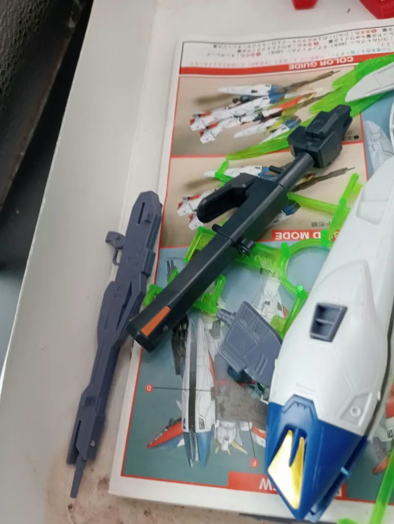 Gundam Wing Zero XXXG-00W0 HG Bandai 1995 à l’échelle 1/100, maquette montée avec bouclier, pièces détachées, boîte et notice d’origine