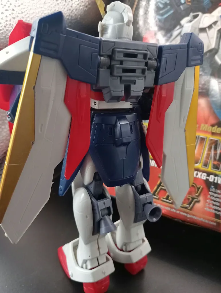 Maquette vintage Gundam Wing XXXG-01W HG Bandai 1995 échelle 1/100 montée avec Buster Rifle gris, bouclier rouge et boîte d’origine