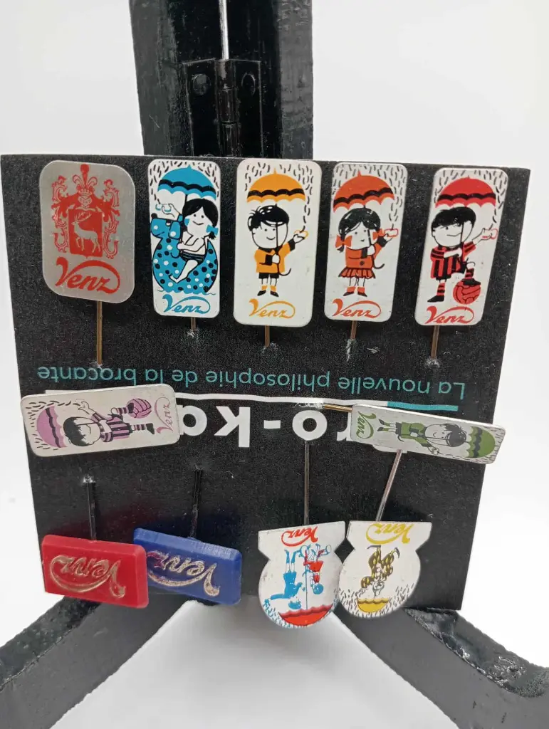Lot de 11 épinglettes Venz ( années 60-70 )
