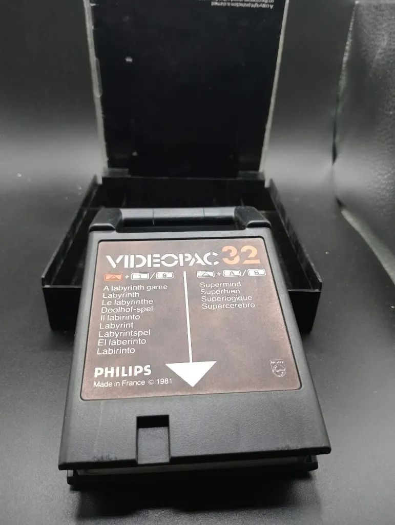 Philips Videopac 32 Labyrinth Supermind retro game from 1981 with black cartridge, robot illustrated hard case and original manual