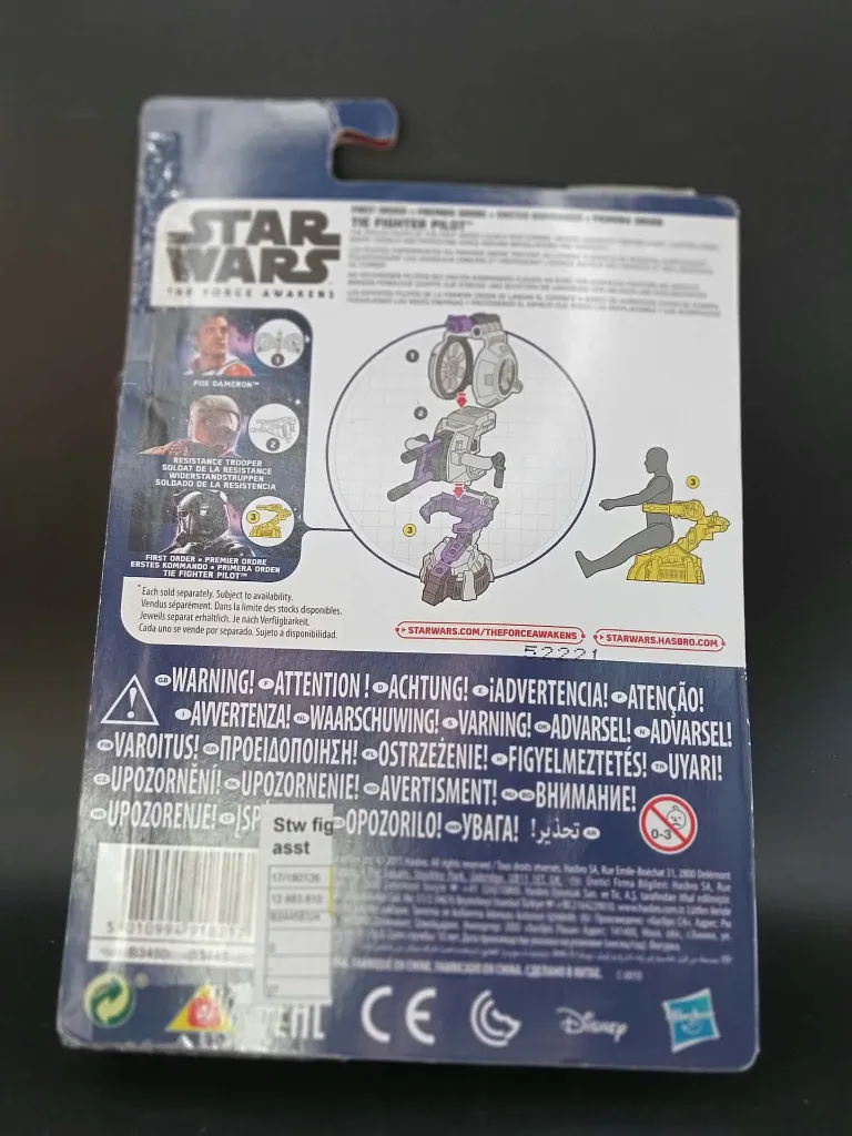 Neue Kylo Ren B3446-Figur von Hasbro aus dem Jahr 2015 im Blister mit rotem Lichtschwert und Build-a-Weapon-Zubehör